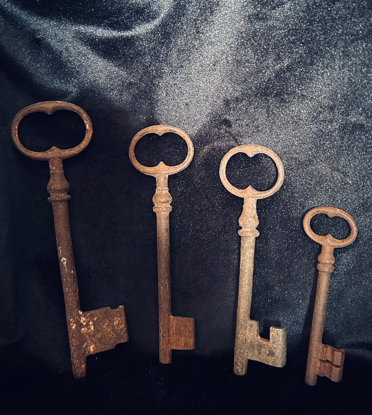 Charmes, amulettes & curiosités